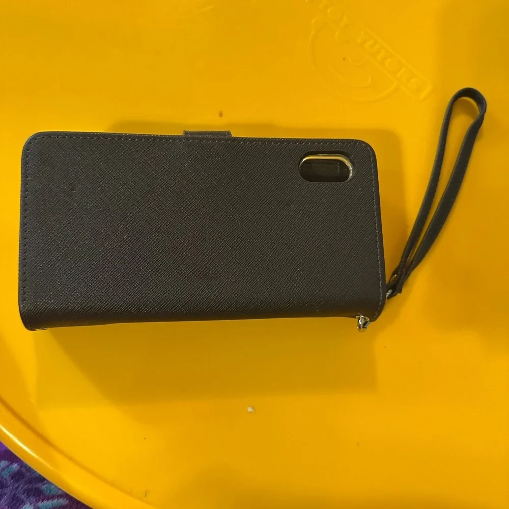 Kohl’s Black Wristlet Phone Case